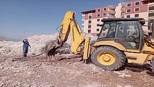 İZSU ekibi deprem bölgesinin içme suyu hatlarını onarıyor