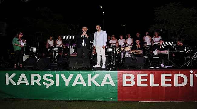 Karşıyakalılar açık havada müzik şöleni yaşadı 