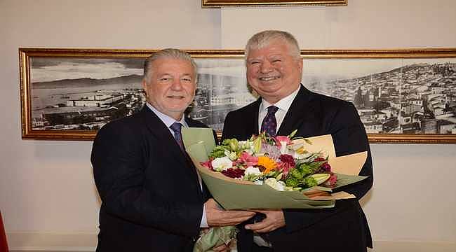 Mustafa Özuslu: "İzmir Büyükşehir Belediyesi esnafla el ele olmaya devam edecek"