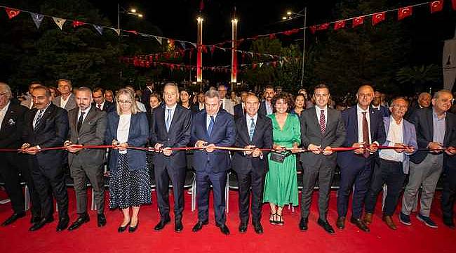 Soyer İEF'den gençlere seslendi: "Hiçbir yere gitmenize razı değiliz" 