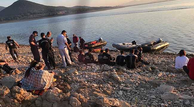 Tahtalı Barajı'nda helikopter kazası! İZSU ve itfaiye ekipleri seferber oldu 