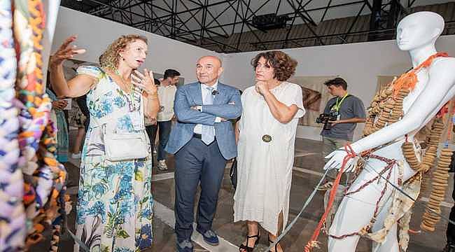Türkiye'nin ilk Tekstil Bienali İzmir'de açıldı 