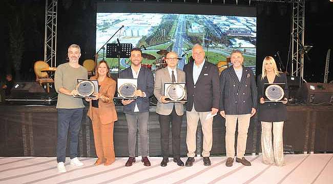 İAOSB Yaza Veda Gecesi İzmir iş dünyasını bir araya getirdi 