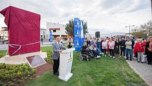 İzmir'de Gönüllülüğe Saygı Anıtı açıldı