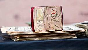 Atatürk'ün imzaladığı "Mebus Defteri" İzmir Büyükşehir Belediyesi arşivine kazandırıldı 