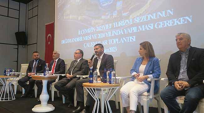 Foça'da turizm sezonu ve 2024 hedefleri değerlendirildi 