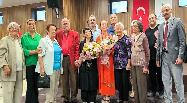 Huzurevi Bedia Akartürk'tün türküleri ile şenlendi 