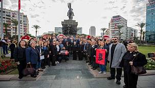 İzmir Ata'nın huzurunda