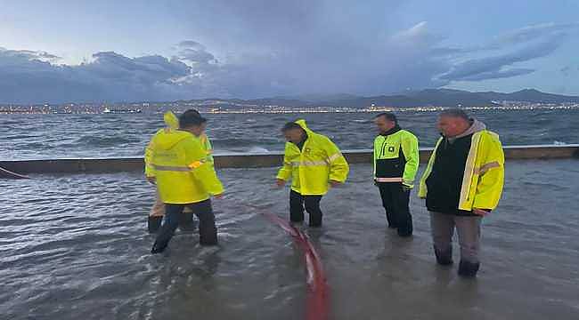 İzmir'de deniz 1 metre yükseldi