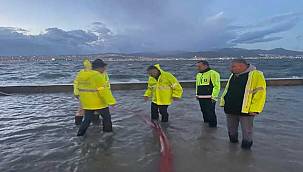 İzmir'de deniz 1 metre yükseldi