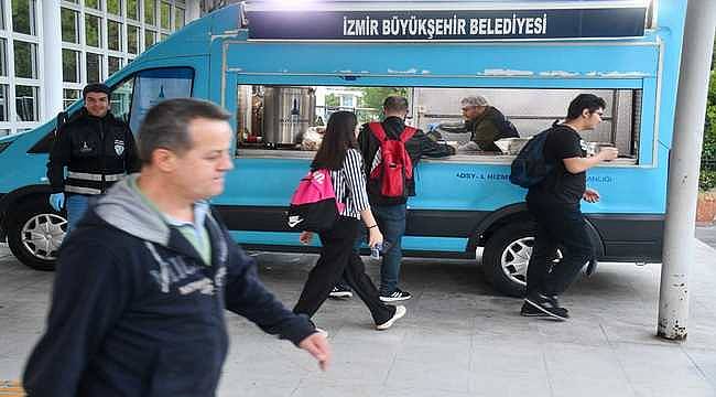 İzmir'de üniversite öğrencilerine "Günaydın Çorbası" 