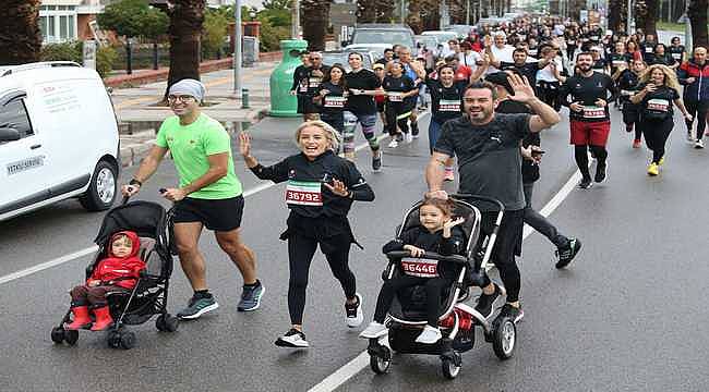 Karşıyaka tek yürek oldu, Ata'dan Ana'ya koştu 