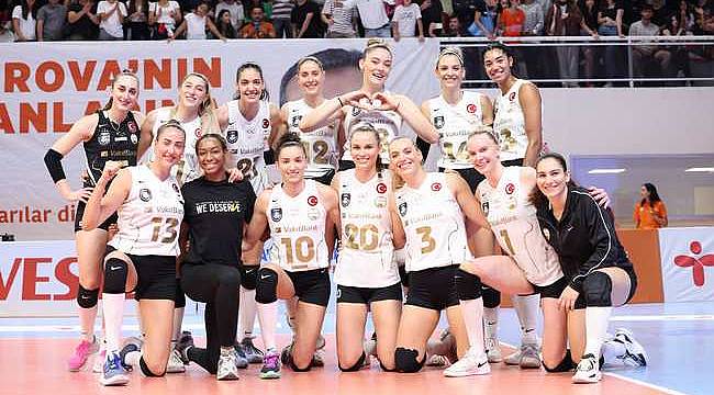 VakıfBank, Çukurova'ya set vermedi