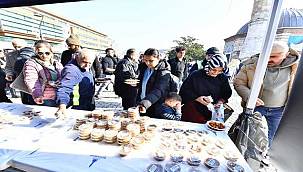 Büyükşehir şehitler için helva ve lokma dağıttı