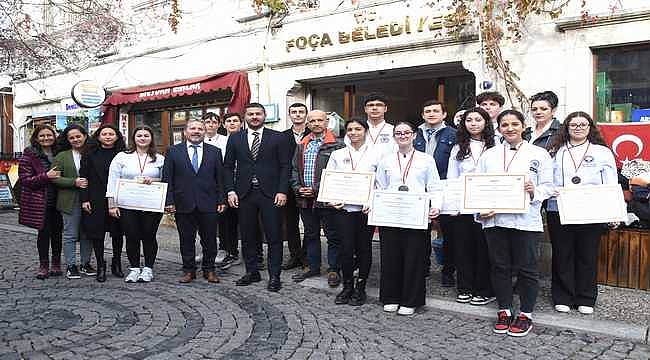 Foçalı öğrenci şefler Başkan Fatih Gürbüz'ü ziyaret etti