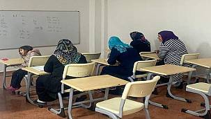İzmir'in dayanışma noktalarında okuma –yazma eğitimleri başladı