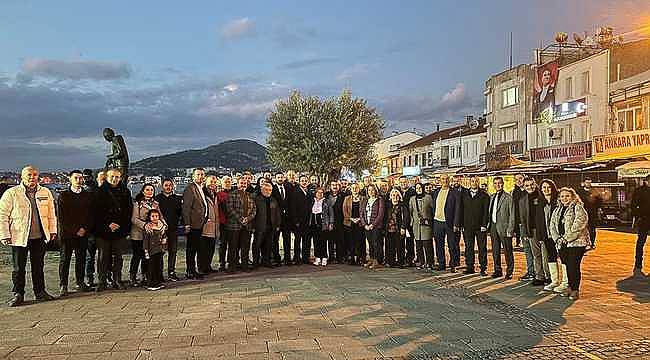 Olgun Atila, CHP Foça İlçe Örgütü'nü Ziyaret Etti 