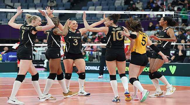 VakıfBank, Kulüpler Dünya Şampiyonası'nda üst üste 3. kez finalde!