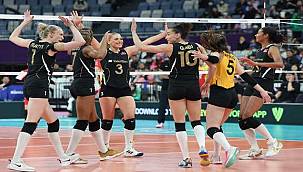 VakıfBank, Kulüpler Dünya Şampiyonası'nda üst üste 3. kez finalde!