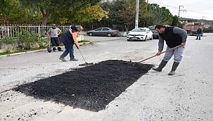 Yenifoça'daki Asfalt Yol Onarımları Devam Ediyor
