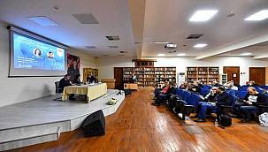 İzmir'de Cumhuriyet demokrasi ve siyaset konuşuldu