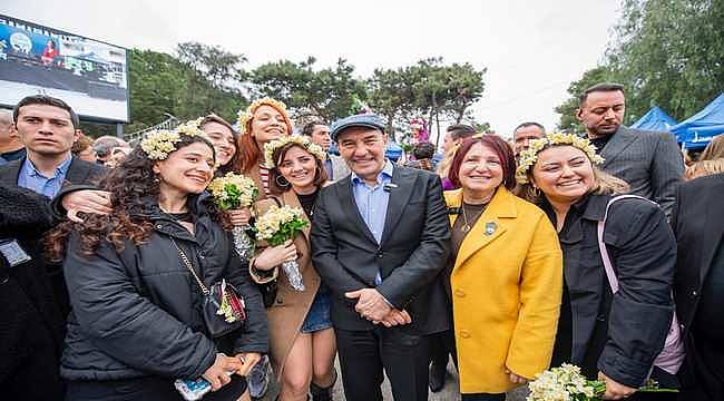 Karaburun'un mis kokulu festivali 6. kez başladı