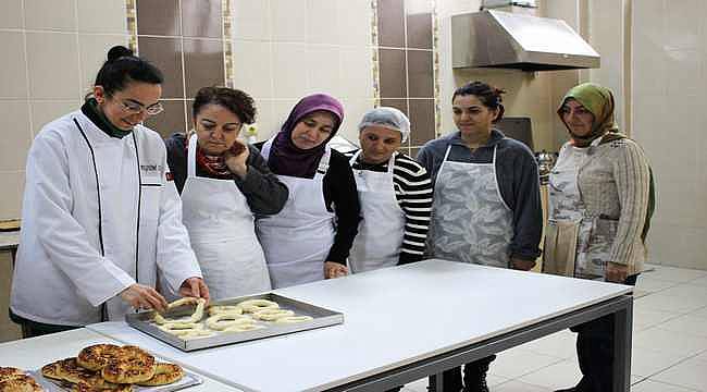 Karşıyaka Belediyesi, sertifikalı kurslarla istihdama destek sunuyor