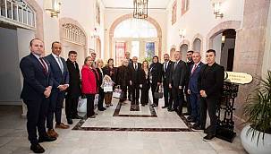 Başkan Soyer, şehit aileleri ve gazi derneklerinin temsilcilerini ağırladı