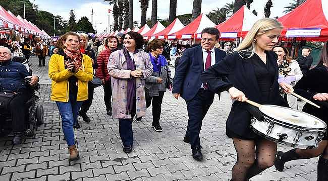 İzmir'de festival havasında Kadınlar Günü kutlaması: "Bugün olmadığında eşitliği sağladık diyeceğiz"