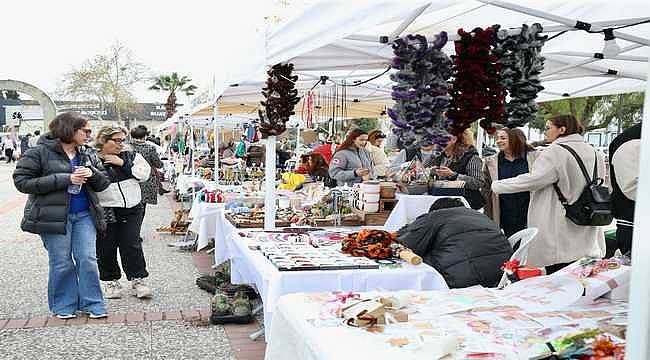 Karşıyaka'da 100 emekçi kadından 8 Mart pazarı