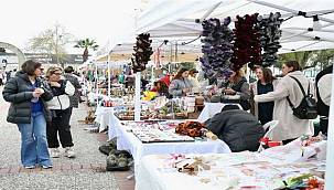 Karşıyaka'da 100 emekçi kadından 8 Mart pazarı