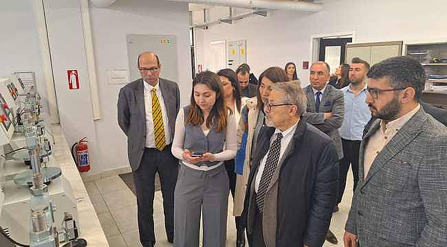 Prof. Dr. Naci Görür İzmir'deki yapı ve zemin laboratuvarını ziyaret etti