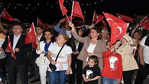 23 Nisan coşkusu Foça'da fener alayı ve bando konseri ile taçlandı