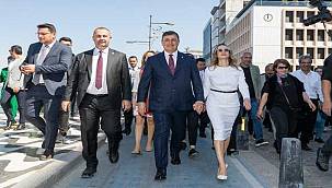 Başkan Cemil Tugay görevi devraldı: "Şehrimize, Atatürk'e borcumuzu ödeyeceğiz"