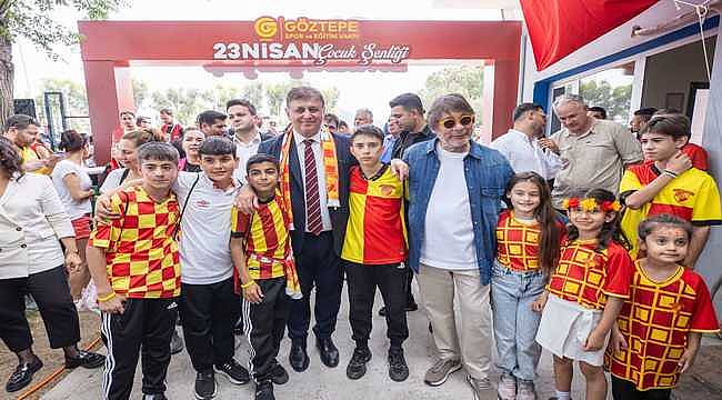 Başkan Cemil Tugay Göztepe'nin 23 Nisan programına katıldı