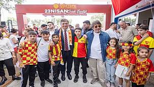 Başkan Cemil Tugay Göztepe'nin 23 Nisan programına katıldı