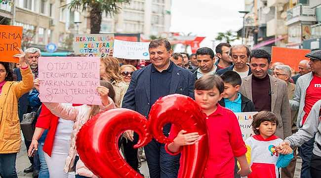 Başkan Tugay 2. İzmir Otizm Yürüyüşü'ne katıldı