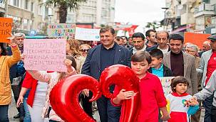 Başkan Tugay 2. İzmir Otizm Yürüyüşü'ne katıldı