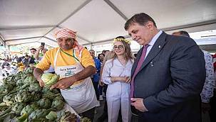 Başkan Tugay, Alaçatı Ot Festivali'nin açılışını yaptı