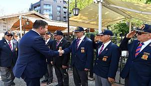 Başkan Tugay'dan  gazilere sürpriz ziyaret