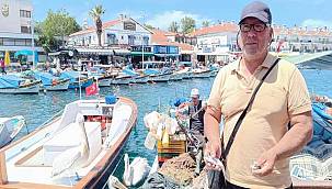 Foça'da pelikanlar vatandaşla dost balıkçıyla arkadaş