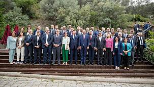 Başkan Tugay ilçe belediye başkanlarıyla bir araya geldi