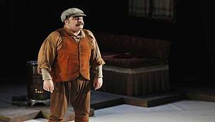 Nazım Hikmet'in "Yolcu" oyununun prömiyeri yapıldı 