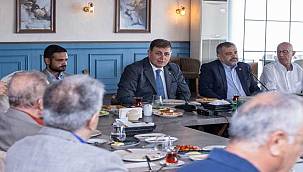 Başkan Tugay CHP yöneticileriyle buluştu: "Bizim için Cumhuriyet esastır"