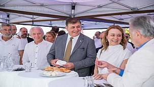 Başkan Tugay moda sektörünün temsilcileriyle buluştu