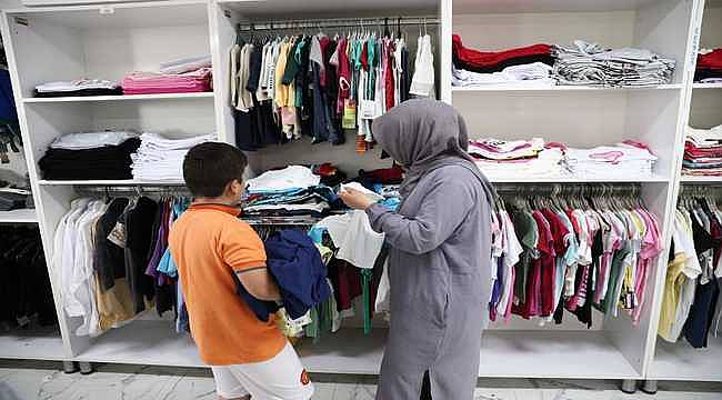 Konak'tan bir dayanışma daha: Bayramlıklar Giysi Market'ten