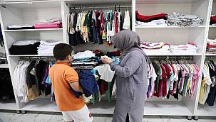 Konak'tan bir dayanışma daha: Bayramlıklar Giysi Market'ten