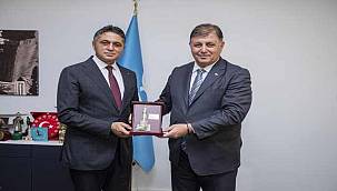 Başkan Tugay Aliağa'da koordinasyon toplantısı yaptı: "Bu kentin kronikleşmiş sorunlarını çözmek istiyoruz"