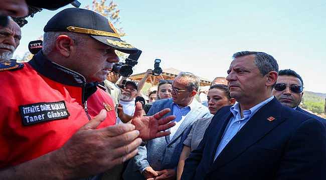 CHP Genel Başkanı Özel Selçuk'ta yanan ormanlık alanı inceledi