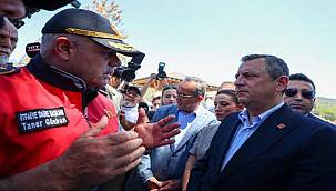 CHP Genel Başkanı Özel Selçuk'ta yanan ormanlık alanı inceledi